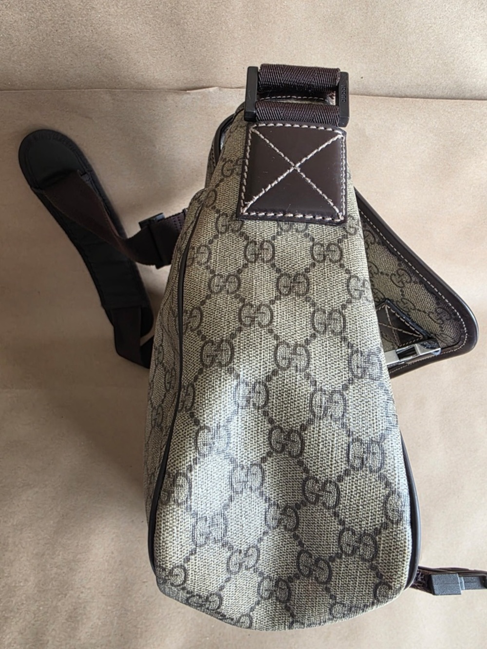 Gucci GG Supreme Interlocking G Crossbody - Picture 3 of 12